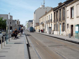 The platforms from by the one for trams to Berges de la Garonne
