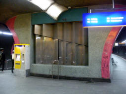 The split for the two tube platforms, with the westbound one on the right