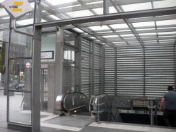 Main entrance. Centraal Station stop is directly behind the camera