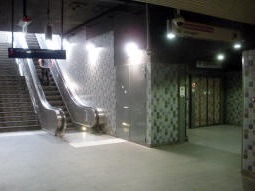 The main exit on the left, and access to the eastbound (not north-eastbound) platform to the right