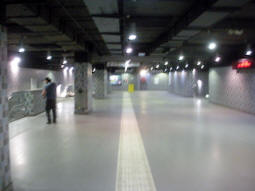 The lower concourse, accessed by going down from the eastbound high-level platform. Down on the left and right to the low-level platforms, up behind the camera to the high-level platforms
