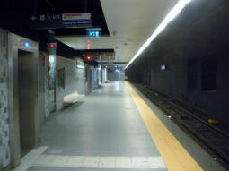 Westbound (after Opera) platform