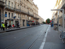 The platforms from by the one for trams to Berges de la Garonne