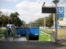 Entrance to the underground station for north- and southbound