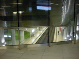 Looking down to the north- and southbound platforms from the concourse