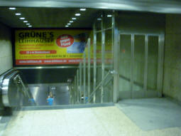 Access to the south-eastbound island platform from the main concourse, featuring an incline lift