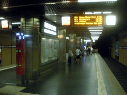 The Stadtbahn island platform from the northbound side