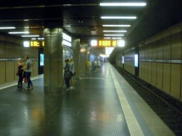On the southbound side of the Stadtbahn island platform