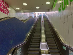 Eastern exit B from the concourse