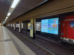 Looking across to the westbound S-bahn platform from the westbound stadtbahn platform