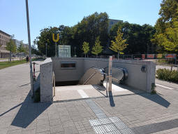 An entrance (with a lift in the background) to the underground station for north- and southbound
