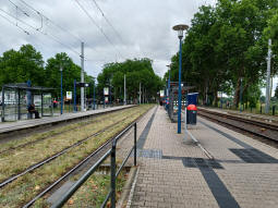 The platforms, which are (left to right): southeast-bound, southwest-bound, eastbound via Heidelberg, westbound from Heidelberg