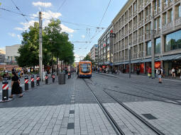 North- and southbound platforms from the northbound side
