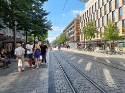 Eastbound platform, with the westbound further away in the middle-right
