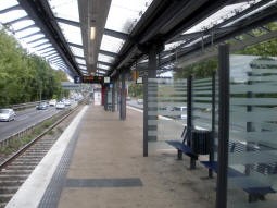 The island platform from the side for trams to Mülheim Hauptbahnhof